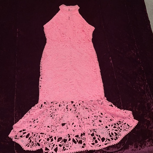 Lace holster dress with flounce hem - Picture 4 of 8
